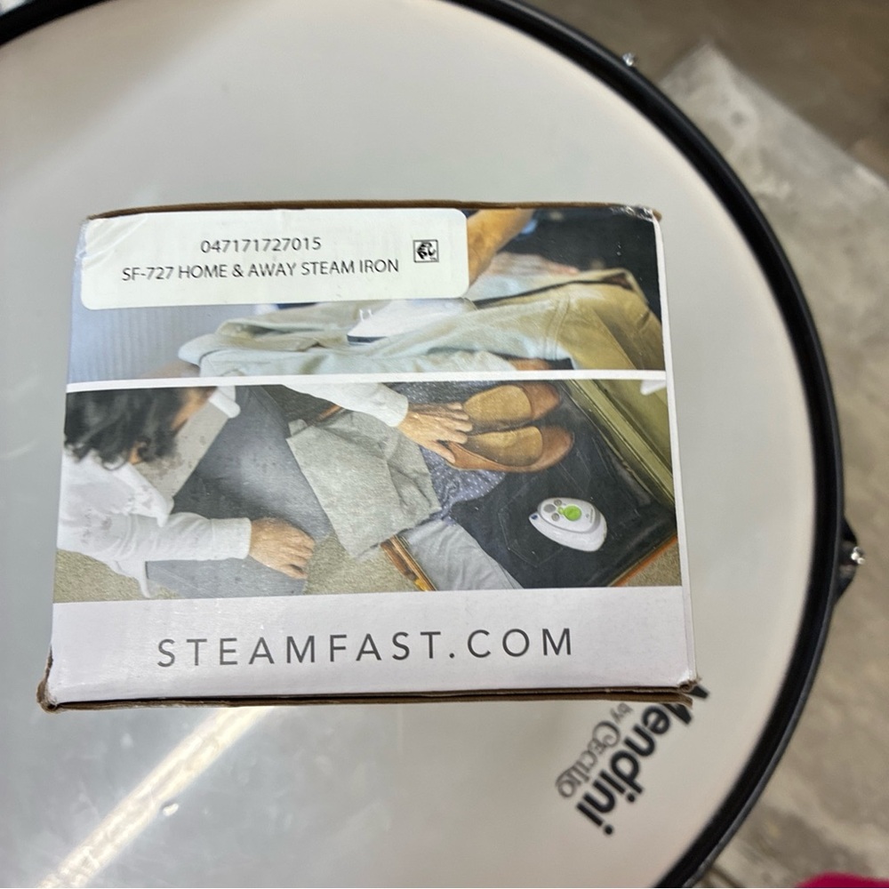 White & Green Home & Away Steam Iron - Picture 4 of 4